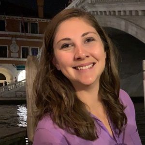 Meet your Posher, Caitlin